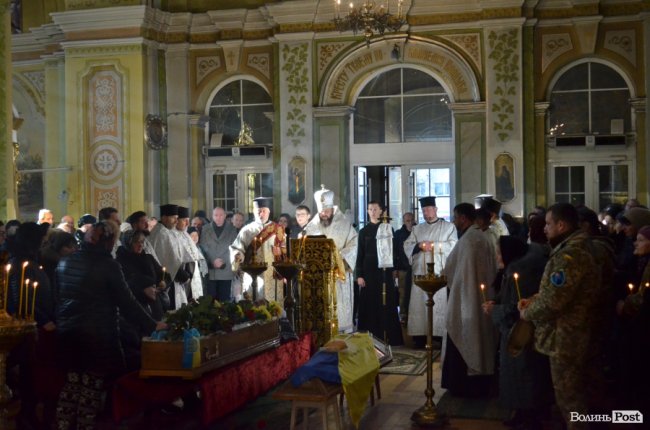 Загинув у день народження: Луцьк попрощався з воїном Віктором Лахаєм. ФОТОРЕПОРТАЖ