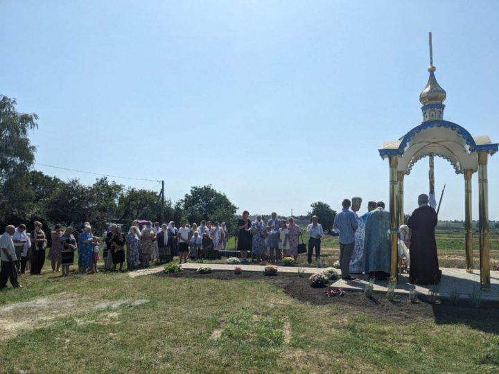 Постала на місці храму, котрий згорів: на Волині освятили каплицю