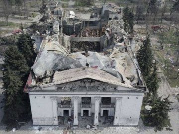 Росіяни заливають бетоном тіла загиблих у драмтеатрі в Маріуполі, – Стратком ЗСУ