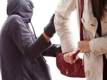 У місті на Волині обікрали жінку