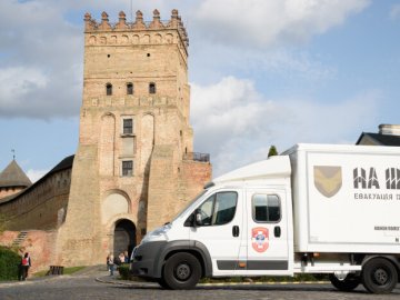 Гуманітарна місія «На щиті» отримала спецавтомобіль від Луцької міської ради