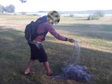 Зловили браконьєра, який на Світязі  ловив рибу сітками