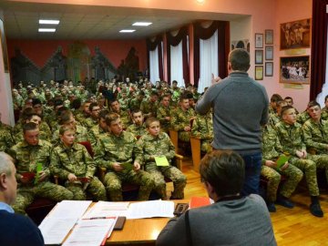 Наркотик - вбивця: у військовому ліцеї розмовляли про небезпеку залежностей. ФОТО