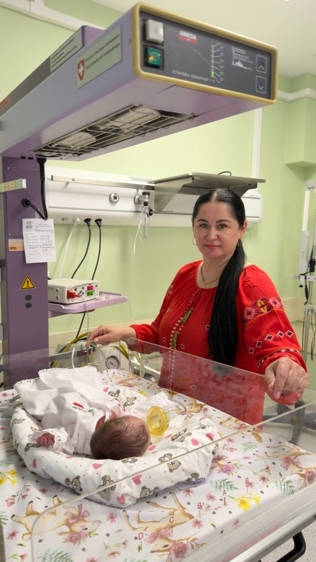 У Луцьку немовлят одягнули у перші в їхньому житті вишиванки. ФОТО