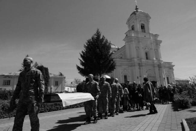 У Луцьку попрощалися із Героєм, який загинув на Донбасі. ФОТО