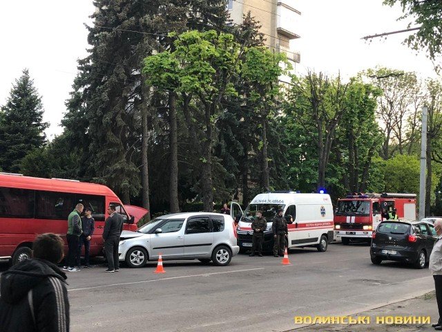 На центральній вулиці Луцька –  аварія, є постраждалі. ФОТО