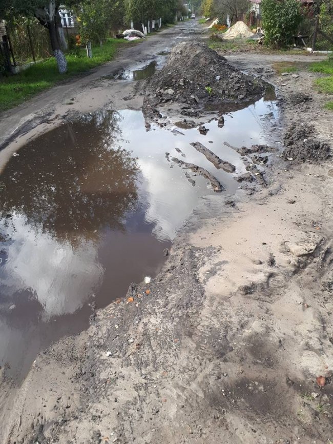 Район «Гниловодь»: Вулиця в Ківерцях після дощу неначе болото. ФОТО