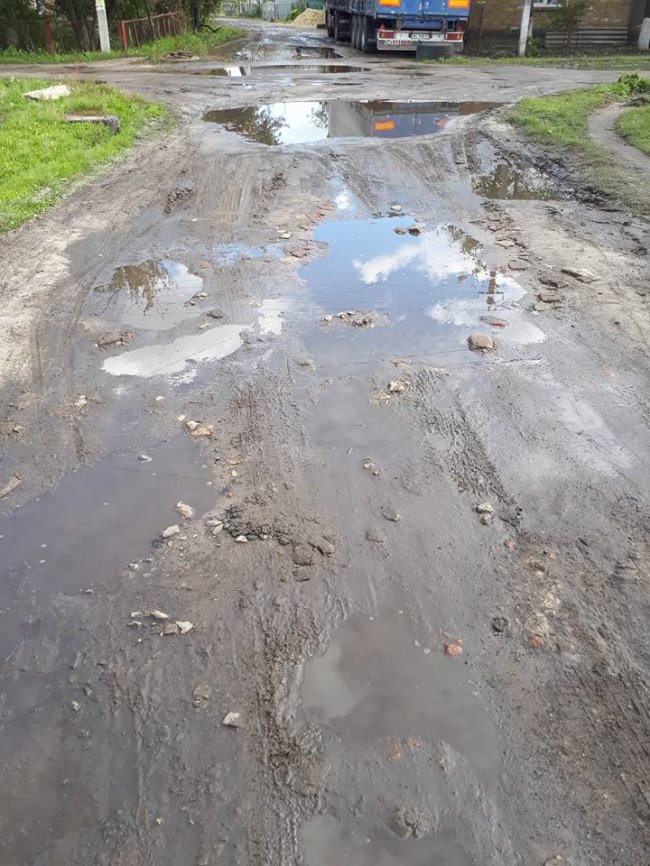 Район «Гниловодь»: Вулиця в Ківерцях після дощу неначе болото. ФОТО