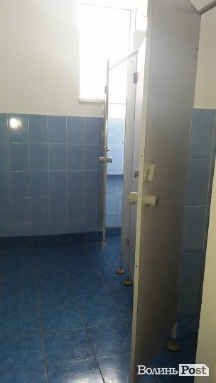 Чи вистачить мільйона на шкільні вбиральні Луцька. ФОТО^