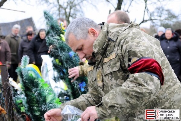На Волині попрощалися із загиблим в зоні АТО військовослужбовцем. ФОТО