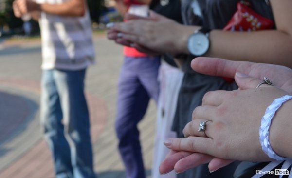 Молодь Луцька захищала мову - поезією в рупор. ФОТО