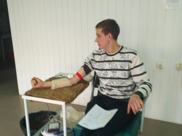 Семінаристи здали кров для хлопця, якого збили на Дубнівській