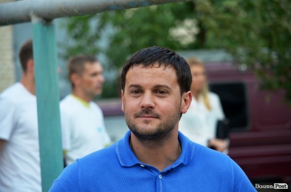 Акробати та гімнасти відкрили спортивний майданчик у Луцьку. ФОТО