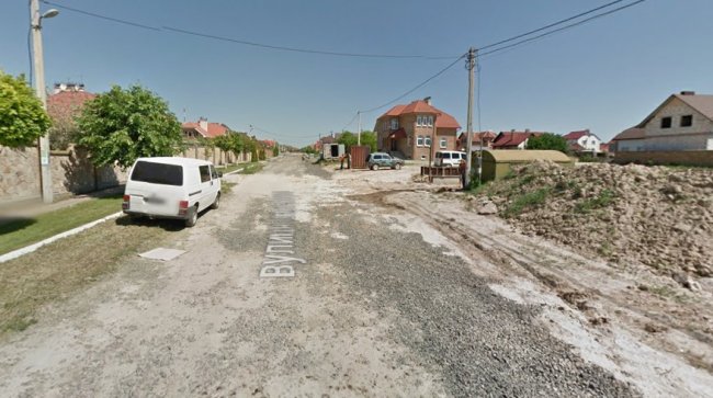 У Луцьку просять взятися за дорогу, яка 20 років не бачила ремонту