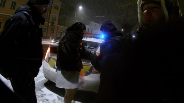 У Луцьку затримали п’яну дівчину за кермом машини