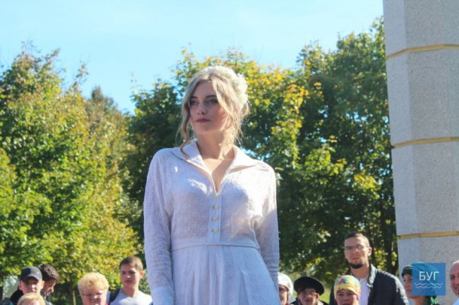 На Волині відбувся показ весільних суконь різних епох. ФОТО