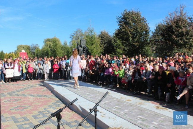 На Волині відбувся показ весільних суконь різних епох. ФОТО