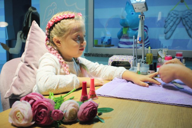 У луцькому «Промені» працює «Сімейна перукарня». ФОТО*