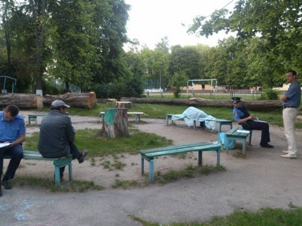 Біля 18-ої луцької гімназії знайшли труп. ФОТО