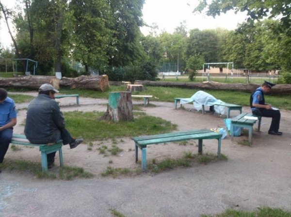 Біля 18-ої луцької гімназії знайшли труп. ФОТО