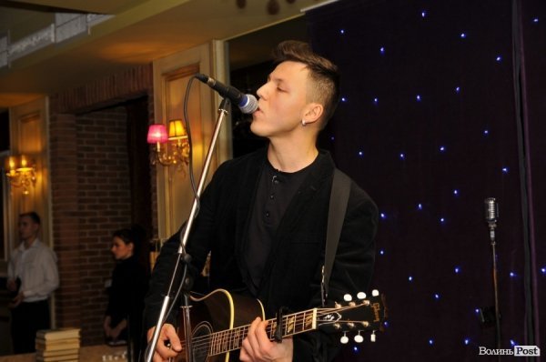 «Зима. Кохання. Новий Рік»: поетичний вечір з присмаком моди в Луцьку