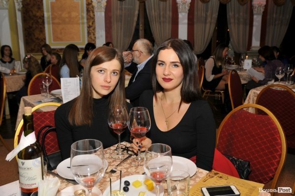 «Зима. Кохання. Новий Рік»: поетичний вечір з присмаком моди в Луцьку