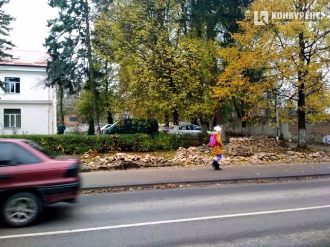 У Луцьку управління освіти матиме новий паркан