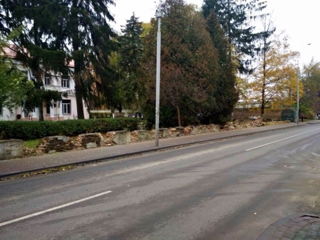 У Луцьку управління освіти матиме новий паркан