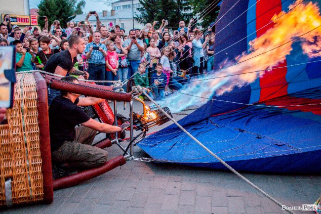 Яскраво, повітряно, незабутньо: фінальний день фестивалю «Aerosfera» у Луцьку. ФОТО