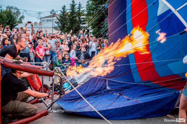 Яскраво, повітряно, незабутньо: фінальний день фестивалю «Aerosfera» у Луцьку. ФОТО