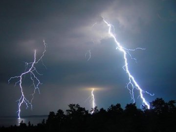 Волинян попереджають про вечірню негоду