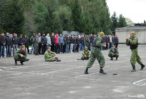 Як волинських юнаків проводжали в армію. ФОТО