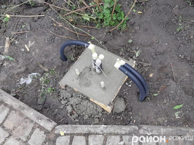 У рожищенському парку, вперше за роки Незалежності, відновлюють освітлення. ФОТО