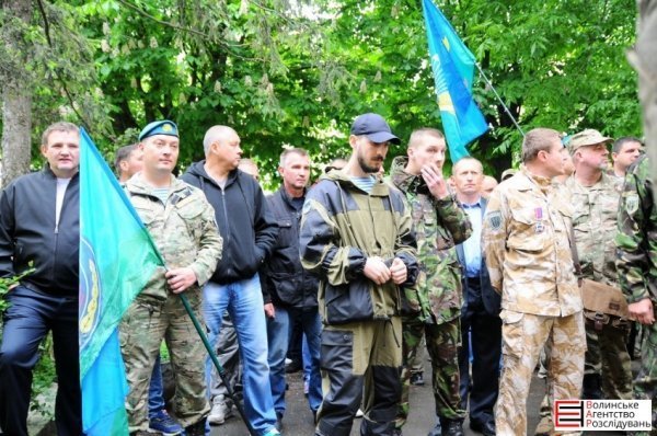 Учасники бойових дій пікетують військову прокуратуру в Луцьку. ФОТО