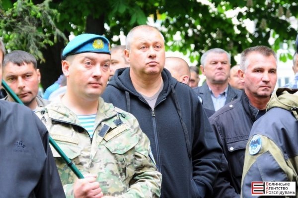 Учасники бойових дій пікетують військову прокуратуру в Луцьку. ФОТО