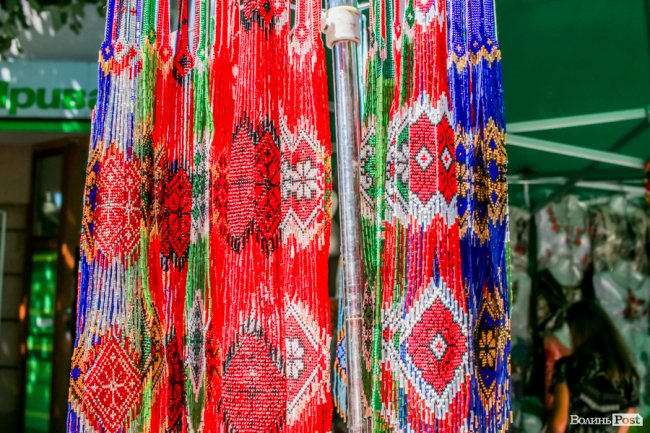 Народні розваги і море людей: в центрі Луцька «гуляє» етнофестиваль. ФОТО 