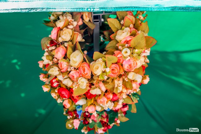 Народні розваги і море людей: в центрі Луцька «гуляє» етнофестиваль. ФОТО 