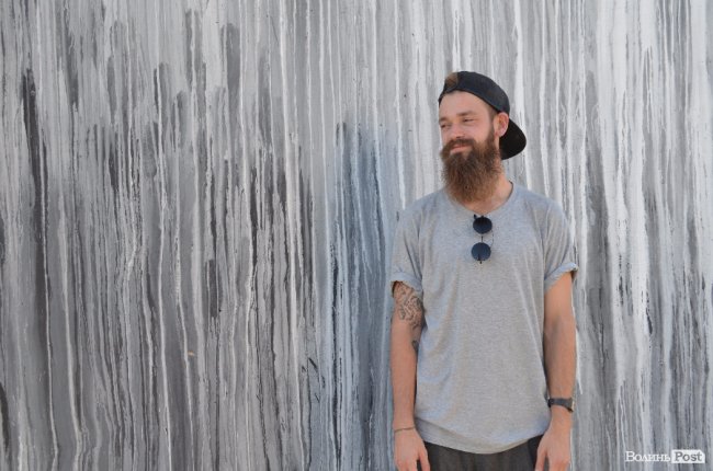 Запорізький митець подарував лучанам «трохи гармонії та релаксу»