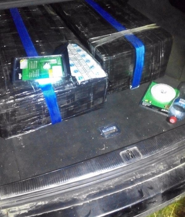 На Волині на дельтапланах переправляли за кордон цигарки. ФОТО. ВІДЕО