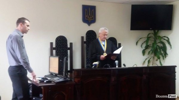 250 гривень штрафу – суд визнав винним Волошина в непокорі полісменам