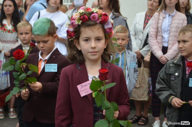 Як у луцькій школі №1 відзначали свято першого дзвоника. ФОТО 
