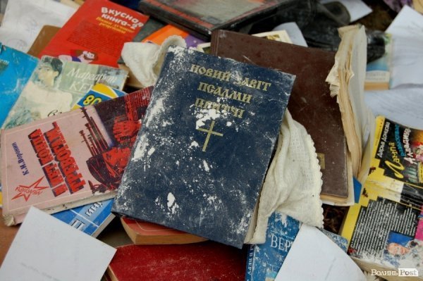 «Шукаємо свої речі серед сміття», – мешканці зруйнованих квартир