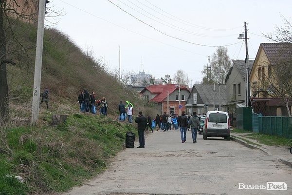 У Луцьку прибирали сміття в заповіднику. ФОТО