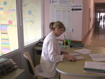 У Луцькій райлікарні закривають пологове відділення: що буде з персоналом. ВІДЕО