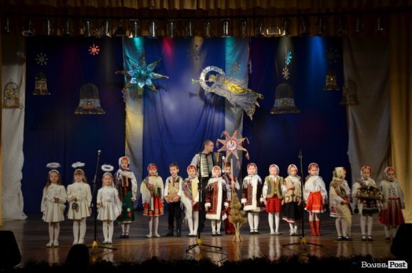 Віншування, янголи і різдвяне тепло: у Луцьку колядував фестиваль вертепів