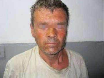 На Чернігівщині затримали педофіла, який видавав себе за лікаря і змушував дітей роздягатися