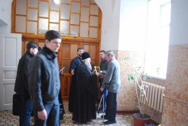 Священнослужителі передали гроші військовому шпиталю в Луцьку. ФОТО. ВІДЕО