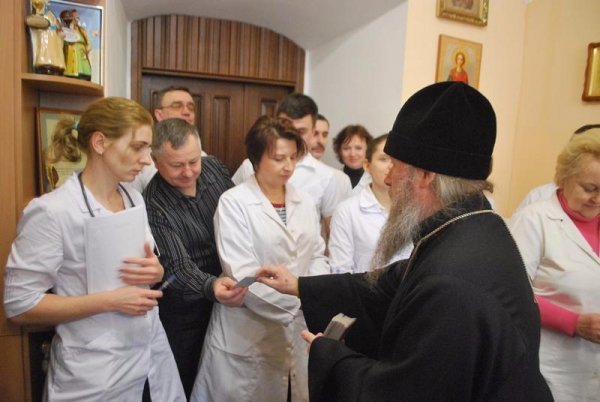 Священнослужителі передали гроші військовому шпиталю в Луцьку. ФОТО. ВІДЕО