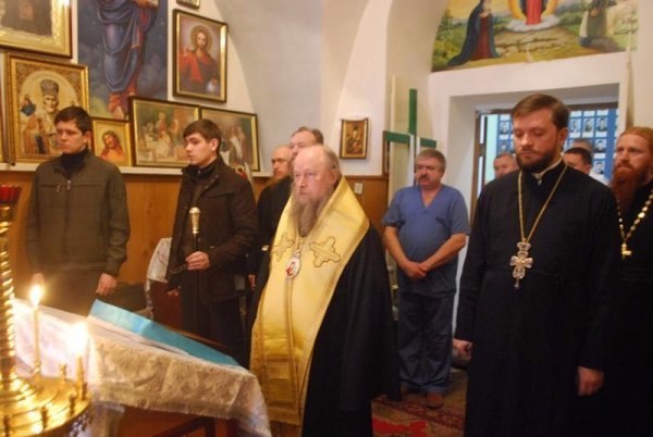 Священнослужителі передали гроші військовому шпиталю в Луцьку. ФОТО. ВІДЕО