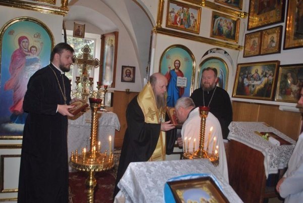 Священнослужителі передали гроші військовому шпиталю в Луцьку. ФОТО. ВІДЕО